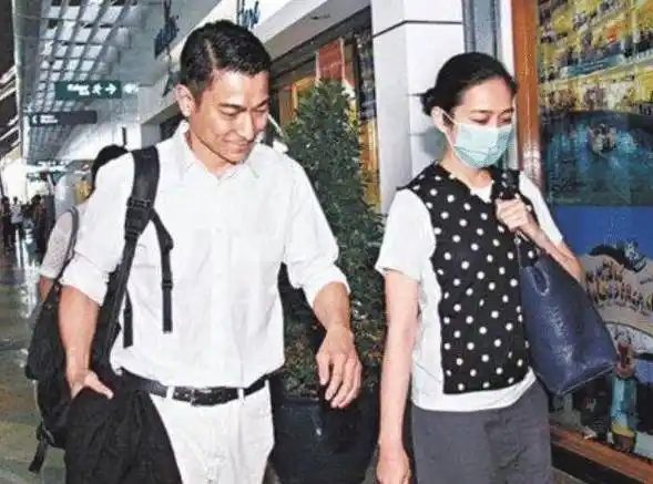 分手后依旧念念不忘,最后嫁给华仔替身_喻可欣_朱丽倩_感情