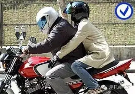 摩托车载人须知至后座的她