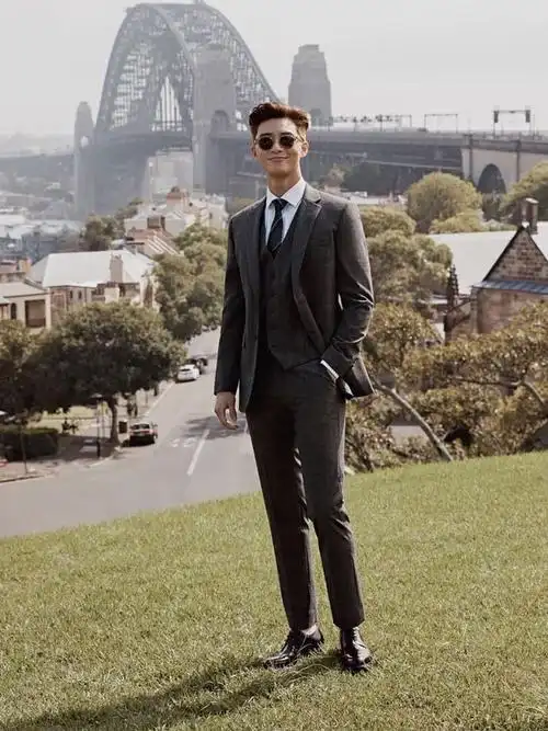 韩国男神朴叙俊换新发型拍摄写真一般人不敢轻易尝试