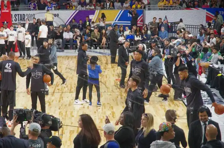 直播吧在现场:全明星前的训练 相逢一笑泯"恩仇"?