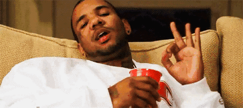 用来表示自己所属的地域这个动作还有其他的延伸手势,现在的说唱歌手