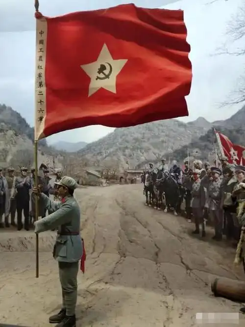 抗战时期八路军帽子上两颗扣子有何作用用途可大了去了