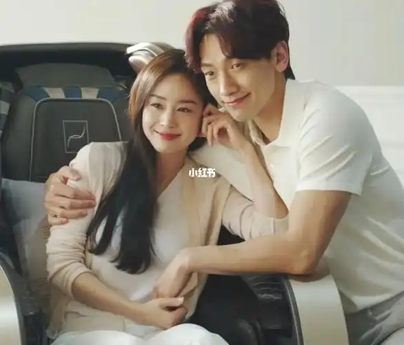 韩流鼻祖夫妻,一个是浪漫满屋的男主,一个人爱在哈佛的女主,一个高大