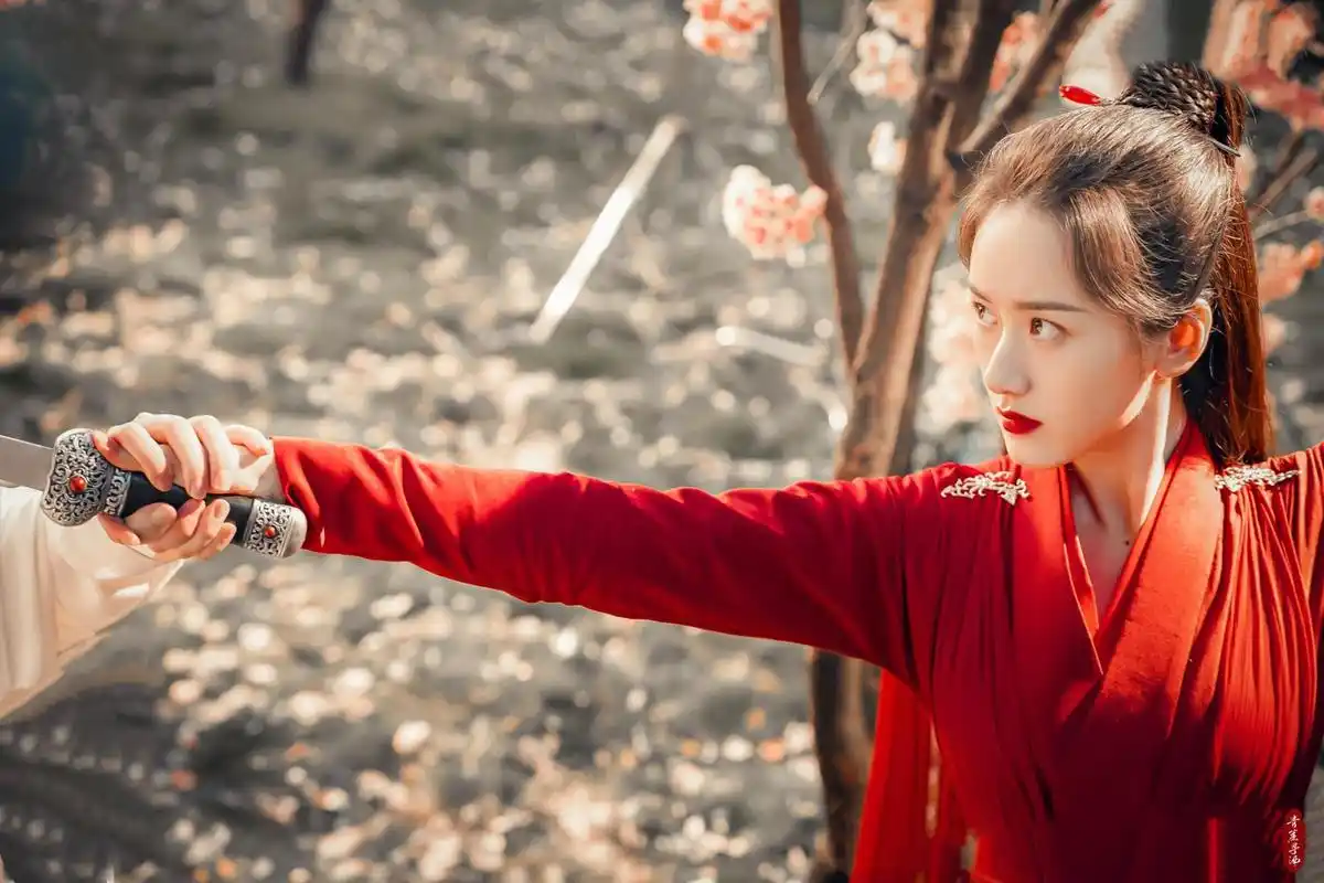 袁冰妍众多的红衣造型盘点,这部未播出的剧,红衣造型美翻了
