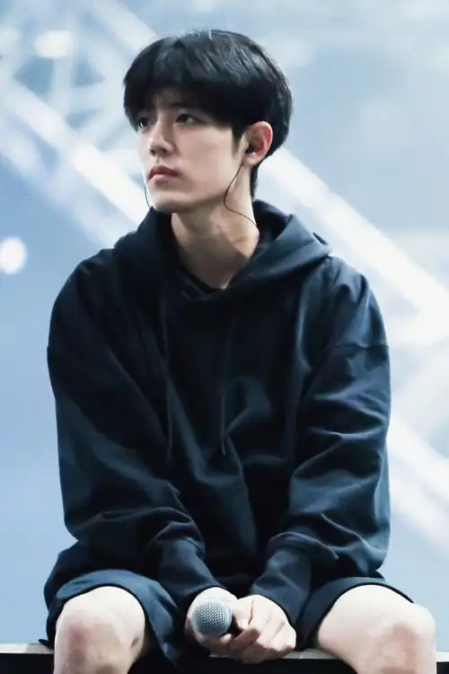 x玖少年团演唱会彩排肖战