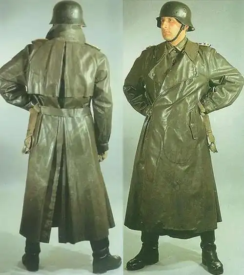 德国宪兵无论是军官还是士兵,每个人还配备一套特有的皮革大风衣,一般