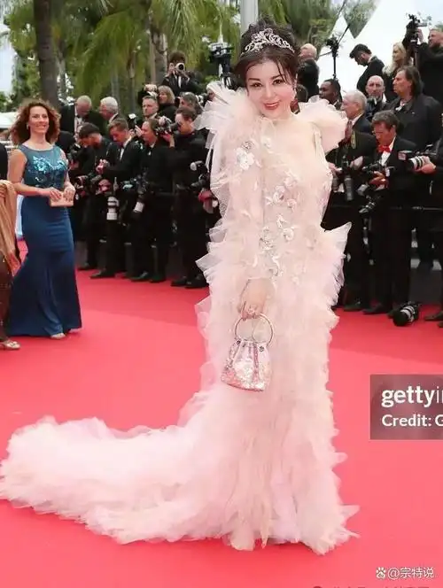 啊,客户在哪里,等我扑棱一下翅膀飞过去.让一下让一下,我要来清场了.