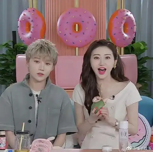 刘雨昕教景甜跳无价之姐