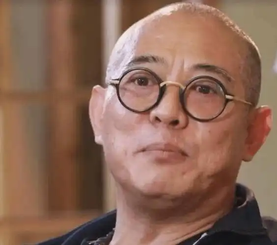 李连杰那么有钱为何不治甲亢向华强老婆一句话点破其中原因