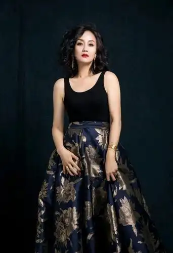 组图李颖写真照半老徐娘风韵犹存