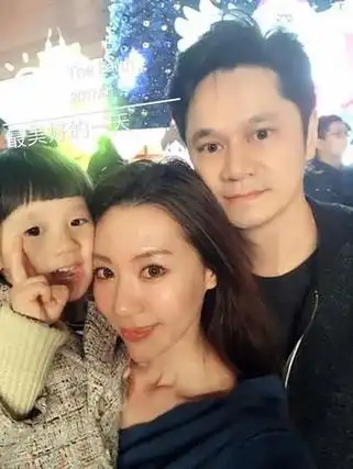 王滢老公是哪里的(史上最强小三王滢女儿学喊baby爸爸好帅甜死人)