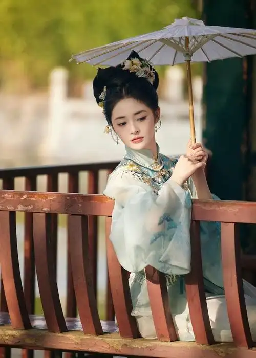 周洁琼山茶花花神古风大片蓝衣古装手拿团扇