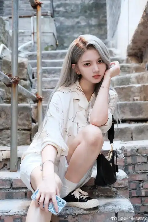 郝婧怡超话#snh48group年度青春盛典#其实好热  好热好热