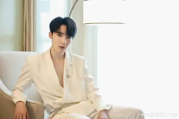 原创从姻缘大人请留步看曹煜辰的神仙男友养成记