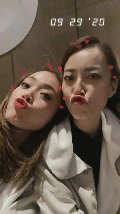 容祖儿出道21周年霍汶希晒旧合照庆祝一如既往单纯和优秀