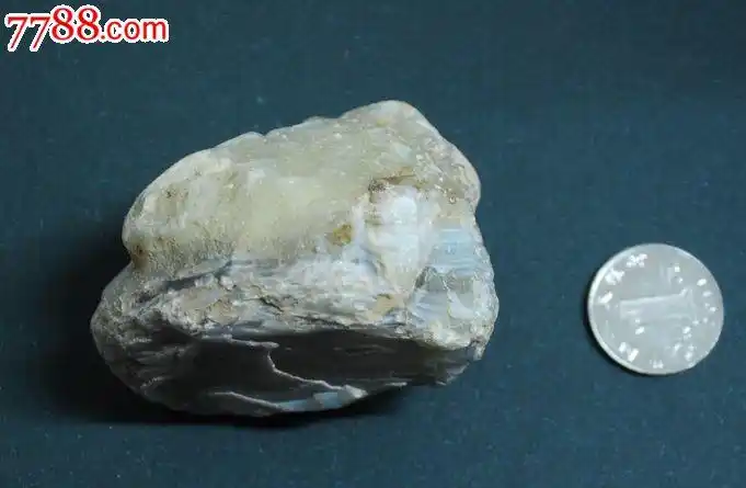 内蒙古赤峰野外采集白玛瑙原石一枚