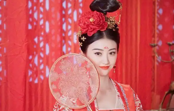 女星古装嫁衣杨幂唐嫣刘诗诗赵丽颖谁才是你心中的最美新娘