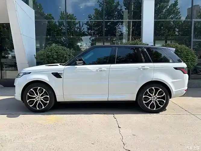 2022款 揽胜运动 3.0 l6 耀黑版 22年4月上户