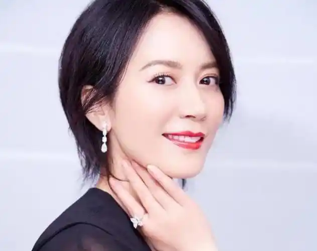 气质美人俞飞鸿,端庄秀丽,优雅大气!