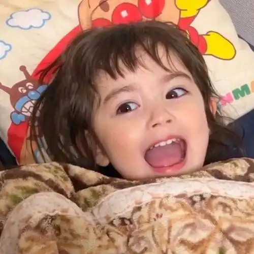 求这个小女孩的头像