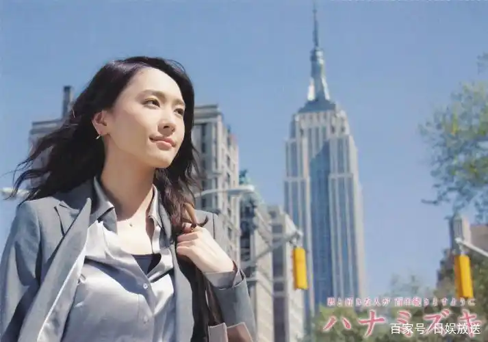 推出个人首部英文绘本《the three little pigs》,该作品也是新垣结衣