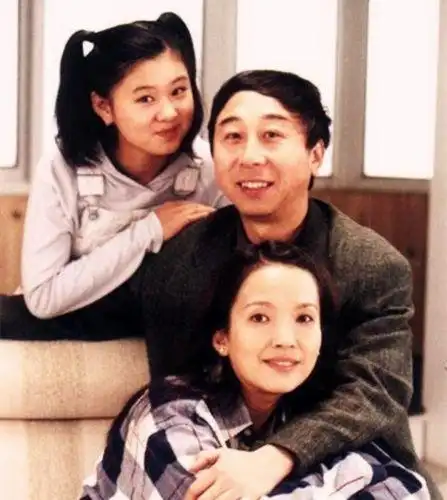 在剧中李小萌作为冯巩的女儿一角,不但被21届金鸡奖最佳女配角提名