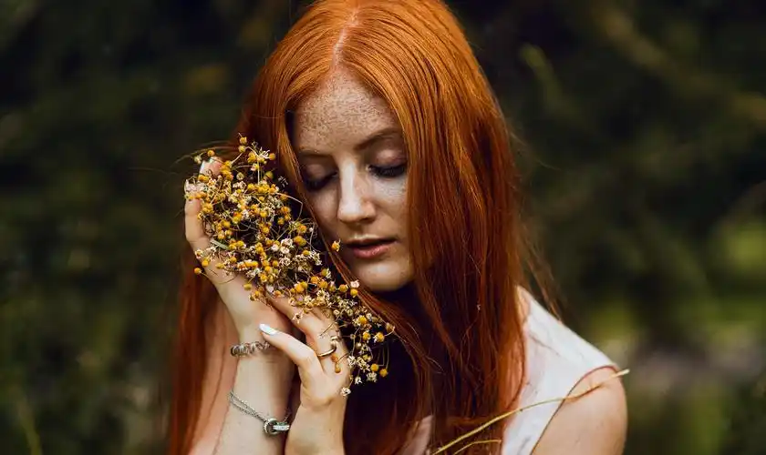 人物人像美女模特红发雀斑自然植物花卉facewomenmodelre