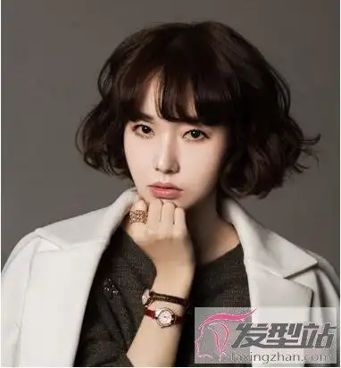睡不醒短发发型 散发慵懒女人味