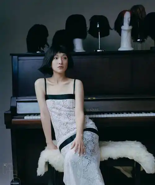 48岁周迅气质在娱乐圈中独一份!