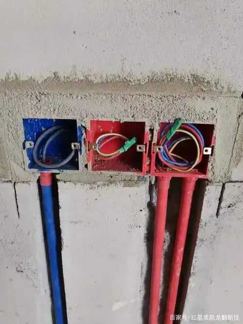 5,吊顶位置及厨卫顶面灯头,必须要有过度盒,严禁直达,便于将来维修