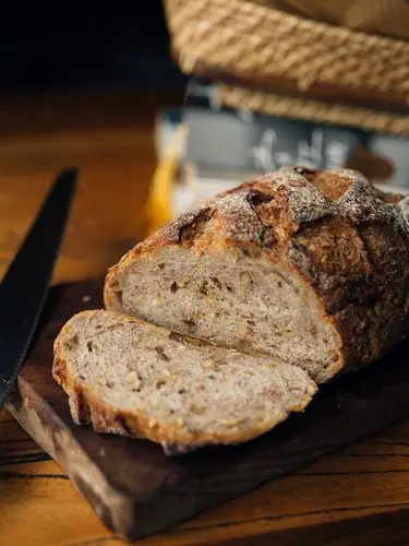 亚麻籽粗粮硬欧,是我一直在吃的一款面包,无糖无油,非常健康,关键是真