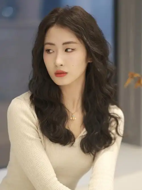 适合方脸长脸长发女生的法式烫