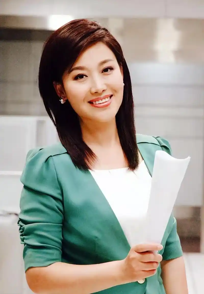 《新闻联播》美女主播郑丽:37岁做妈妈,钟爱家乡黑龙江