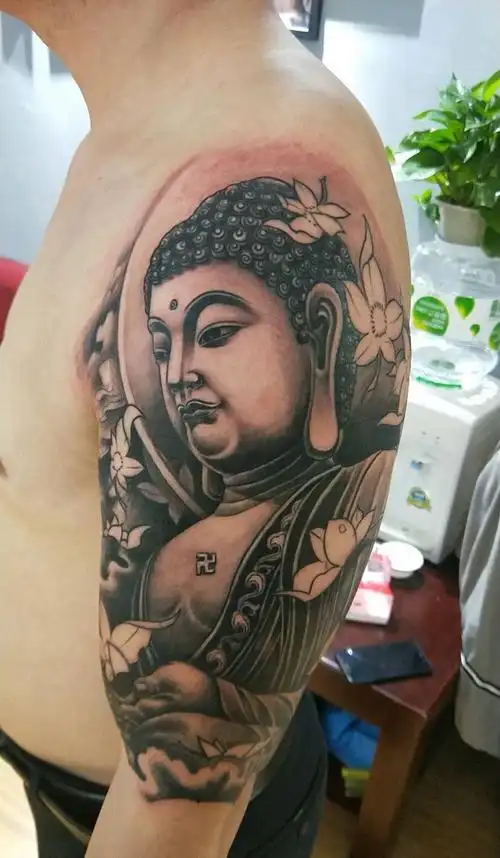 大臂外侧佛完成纹身图片