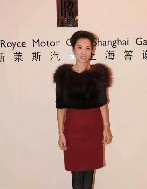 网易首页>网易号>正文申请入驻>然后我们再来看看王思聪妈妈以往的