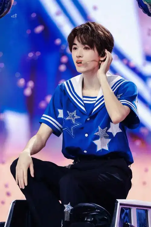 宋亚轩楼外楼演唱会##时代少年团叁重楼暨出道四周年演唱会##时代