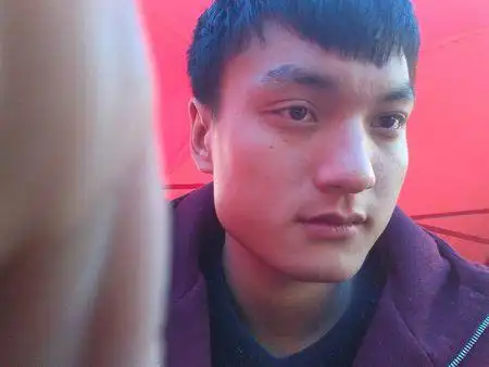 国字脸适合什么样的发型