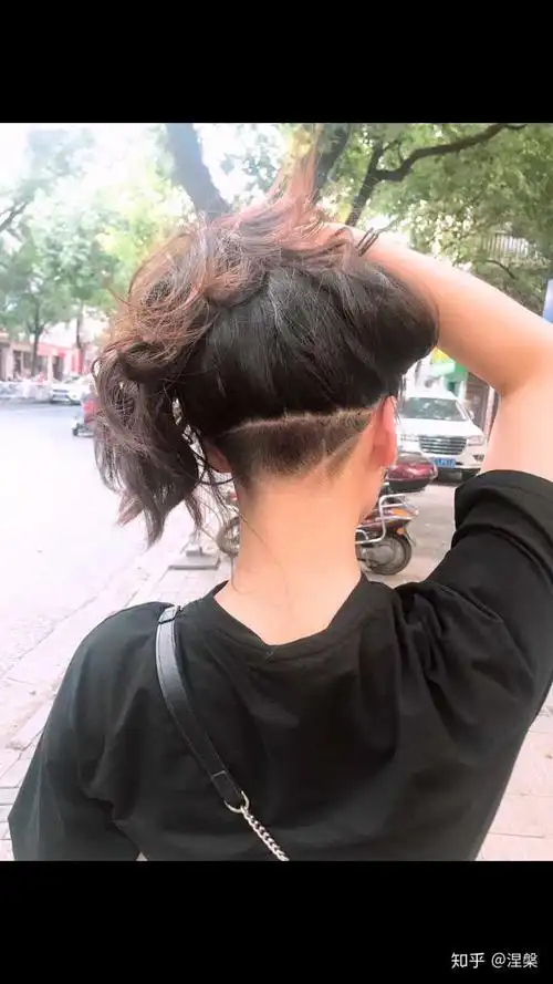 你们觉得女生把头颅后面的头发剃了怎么样?