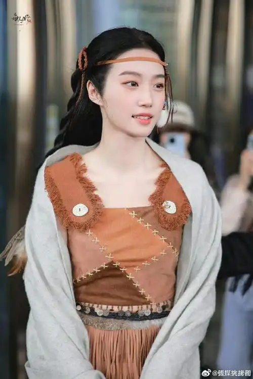 王牌对王牌今日录制99年女嘉宾卢昱晓路透照