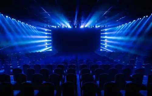 记者招待发布会的现场会场布置