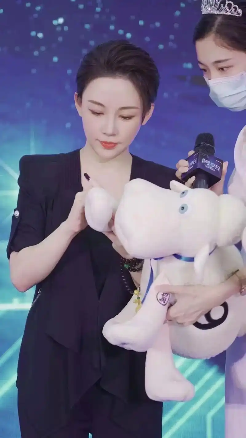 九球天后潘晓婷代言可约