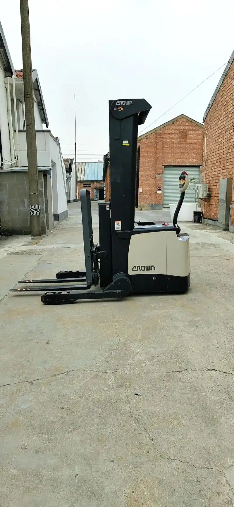 科朗95剪刀伸缩堆高叉车.