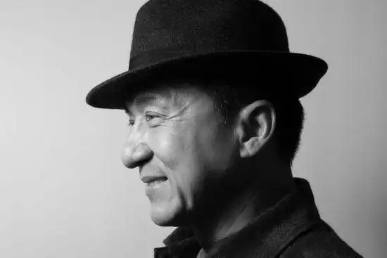 成龙,胡可摄影.