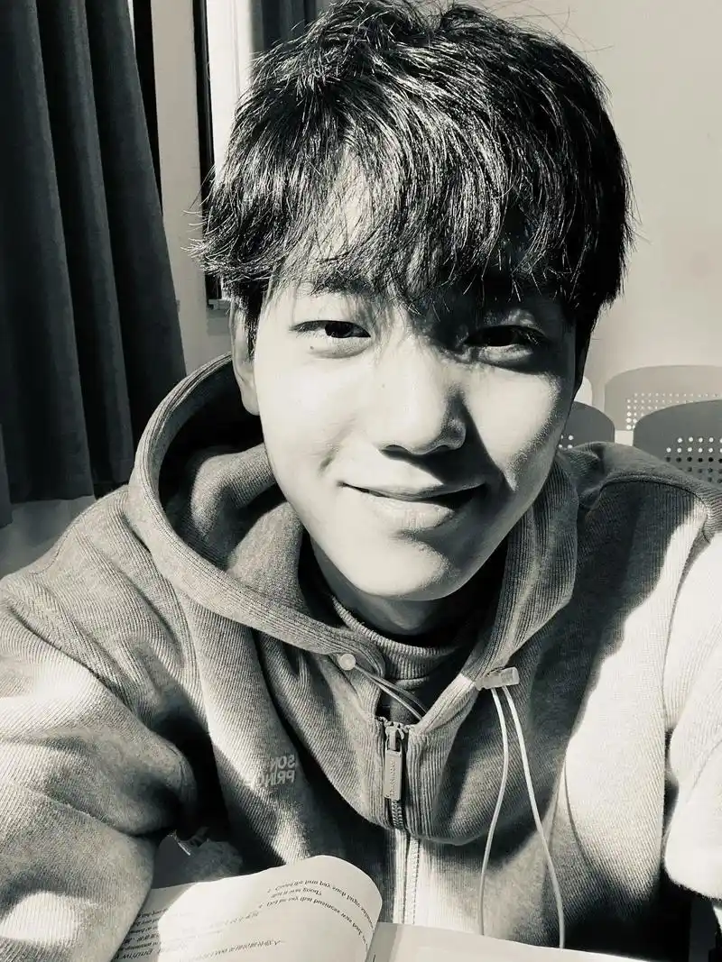 男生单人真实拍照组图 - 抖音