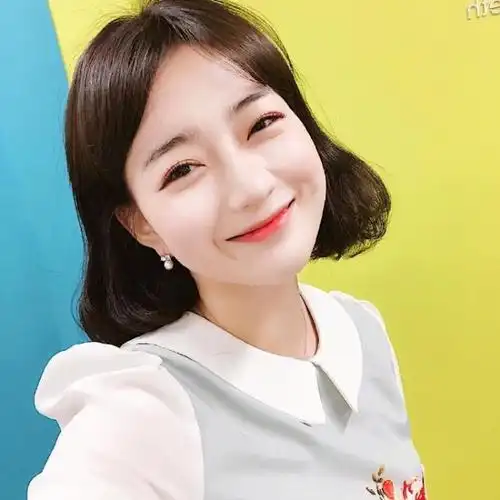 女生自拍照怎么拍:12个自拍拍照姿势,帮你解锁好看自拍照