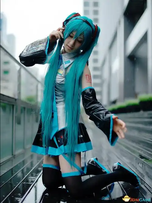 《初音未来》真人美艳cos图赏 世界第一公主殿下!