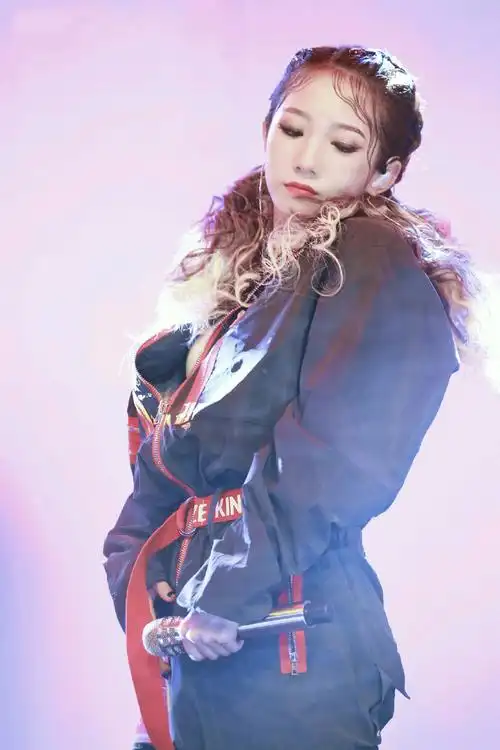 孟美岐创造101性感图片48