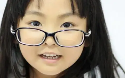 5,散光眼儿童在选择读物时字体要清晰,不可太小.