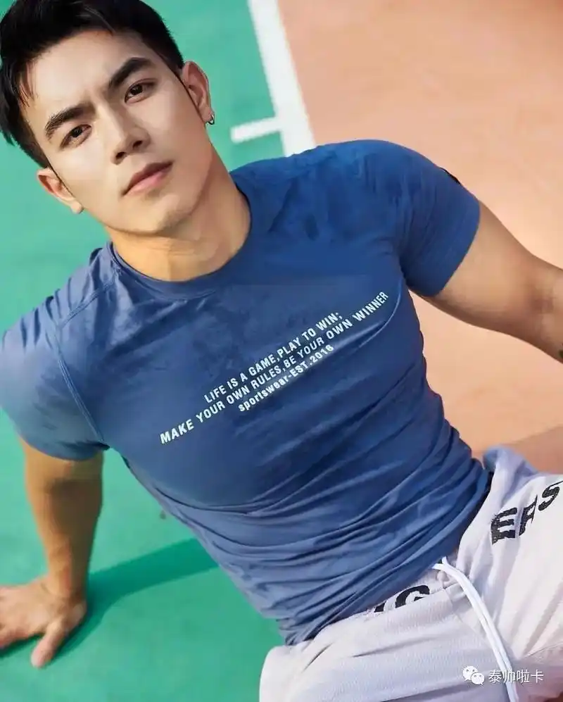 夏天就是想看到很多泳裤帅哥.#可狼可奶的小狼狗 #肌肉男 # - 抖音