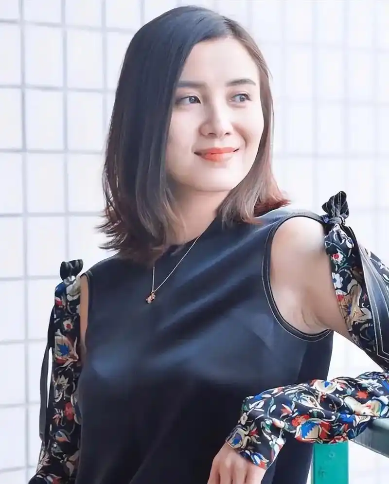 爆款练习生# 都说大宋佳比小宋佳更漂亮一些,我觉得两个宋佳都是顶级